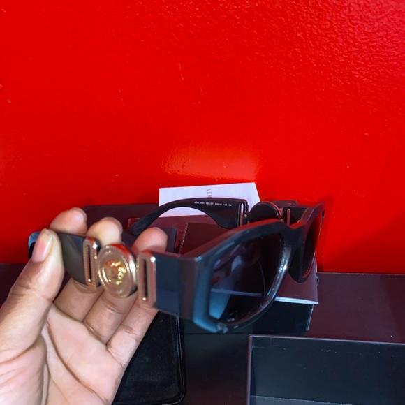 Medusa Biggie Sunglasses (Black) - Picture 3 of 7